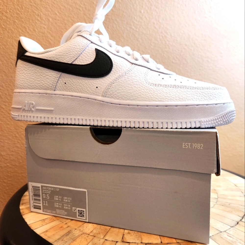 NIB Nike Air Force 1 '07